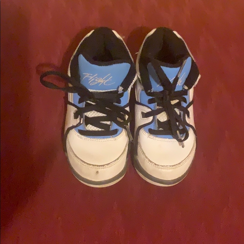 Nike flight shoes. Worn, good condition. 10c